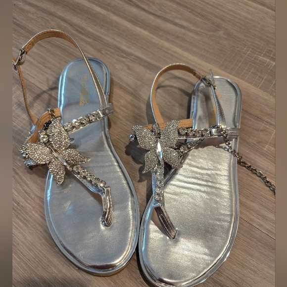 Silver Butterfly Sandals Like New Sz 9 Style Mana - Picture 6 of 12